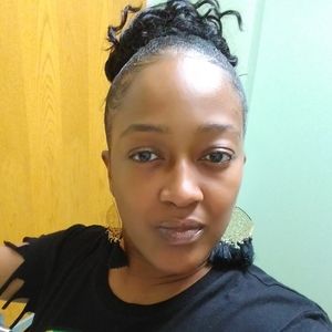 Meet your Posher, Latitia